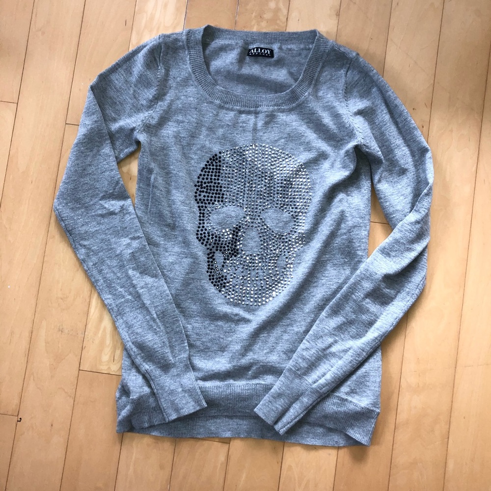 ***SOLD***Alloy crystal skull sweater size small